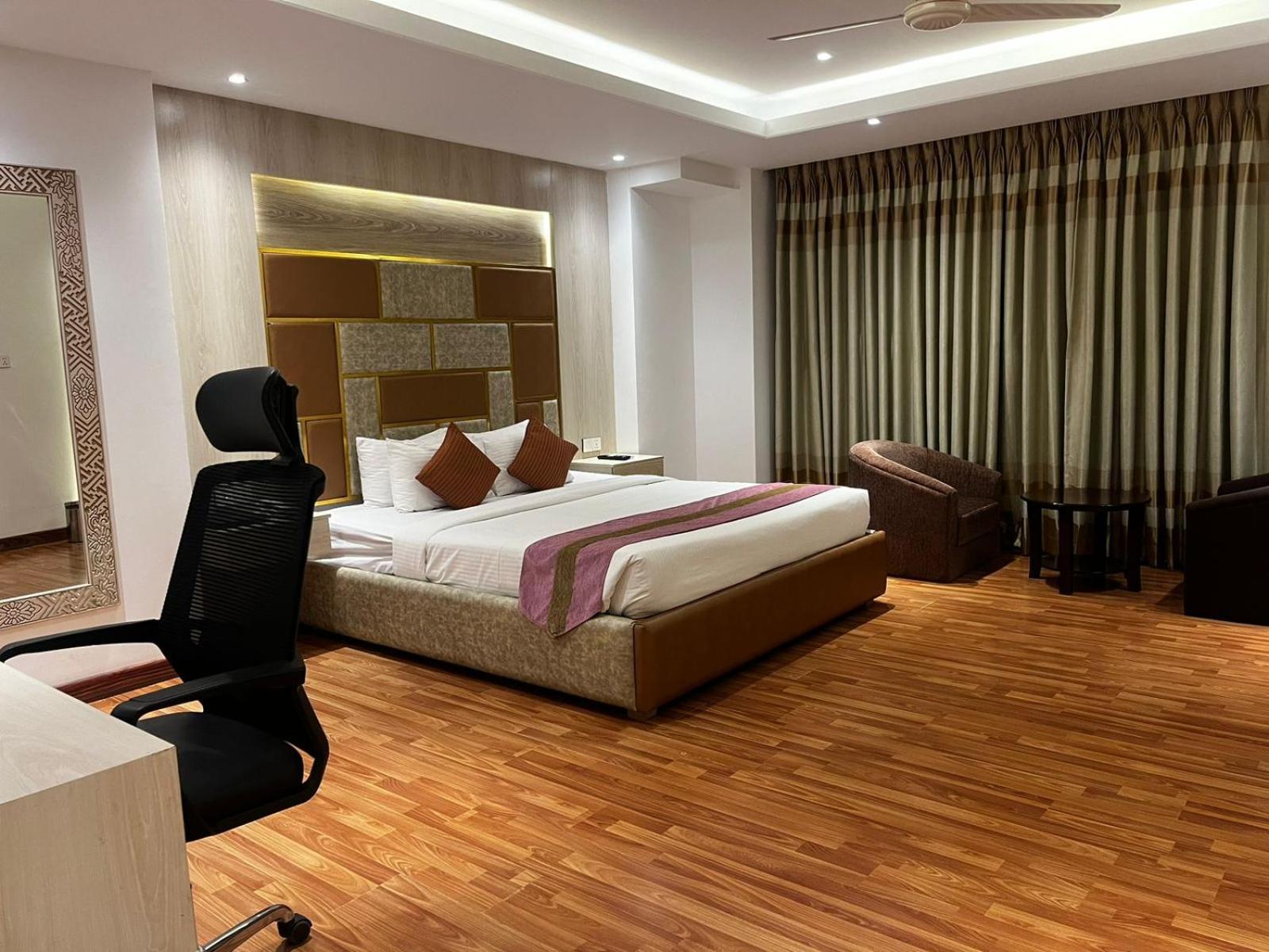 Royal Raj Hotel Rajshahi Exteriér fotografie