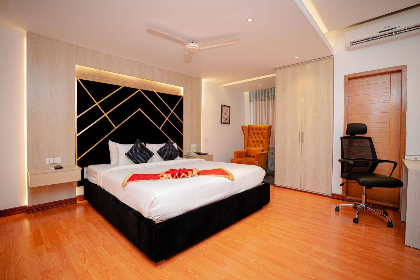 Royal Raj Hotel Rajshahi Exteriér fotografie
