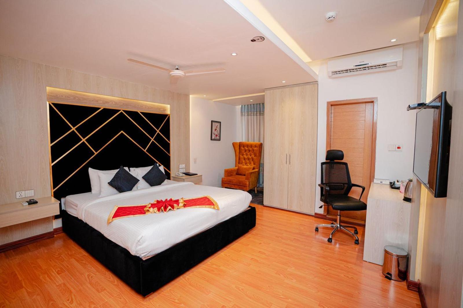 Royal Raj Hotel Rajshahi Exteriér fotografie